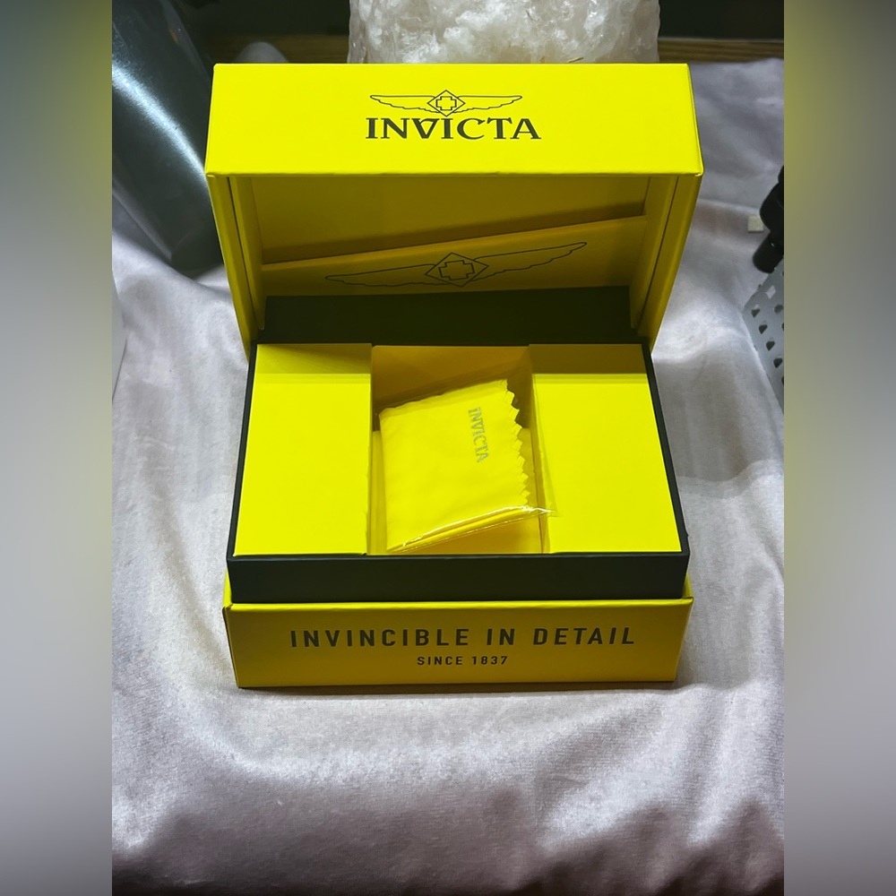 Invicta Bright Yellow Watch Box - Picture 2 of 3